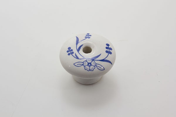 Porcelænsknop med blade og blomster Laila Design Udsalg