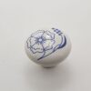 Stor Porcelænsknop med Blå Blomst Håndmalet Porcelænsknop Laila Design Udsalg