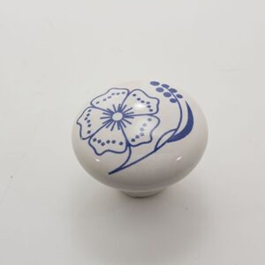 Stor Porcelænsknop med Blå Blomst Håndmalet Porcelænsknop Laila Design Udsalg