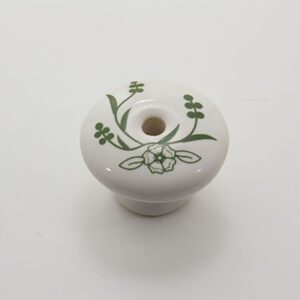 Stor Porcelænsknop med grøn blomst håndmalet hvid porcelænsknop Laila Design Udsalg